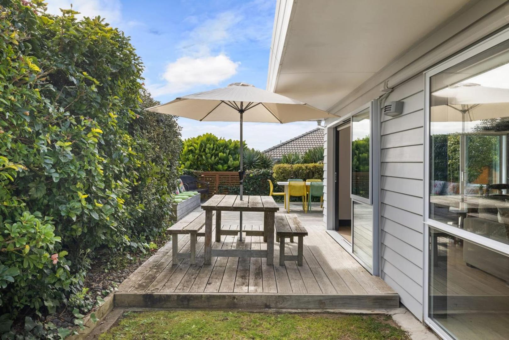 Seaside Beach Retreat - Outdoor Living Βίλα Mount Maunganui Εξωτερικό φωτογραφία