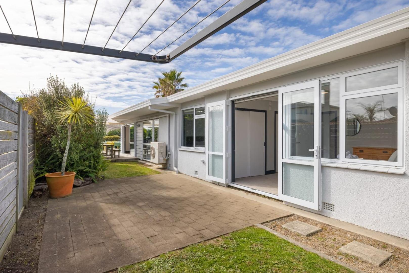 Seaside Beach Retreat - Outdoor Living Βίλα Mount Maunganui Εξωτερικό φωτογραφία